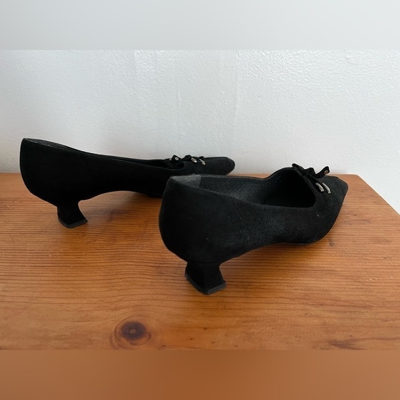Stuart Weitzman Suede Bow Kitten Square Toe Heels - Picture 5 of 8